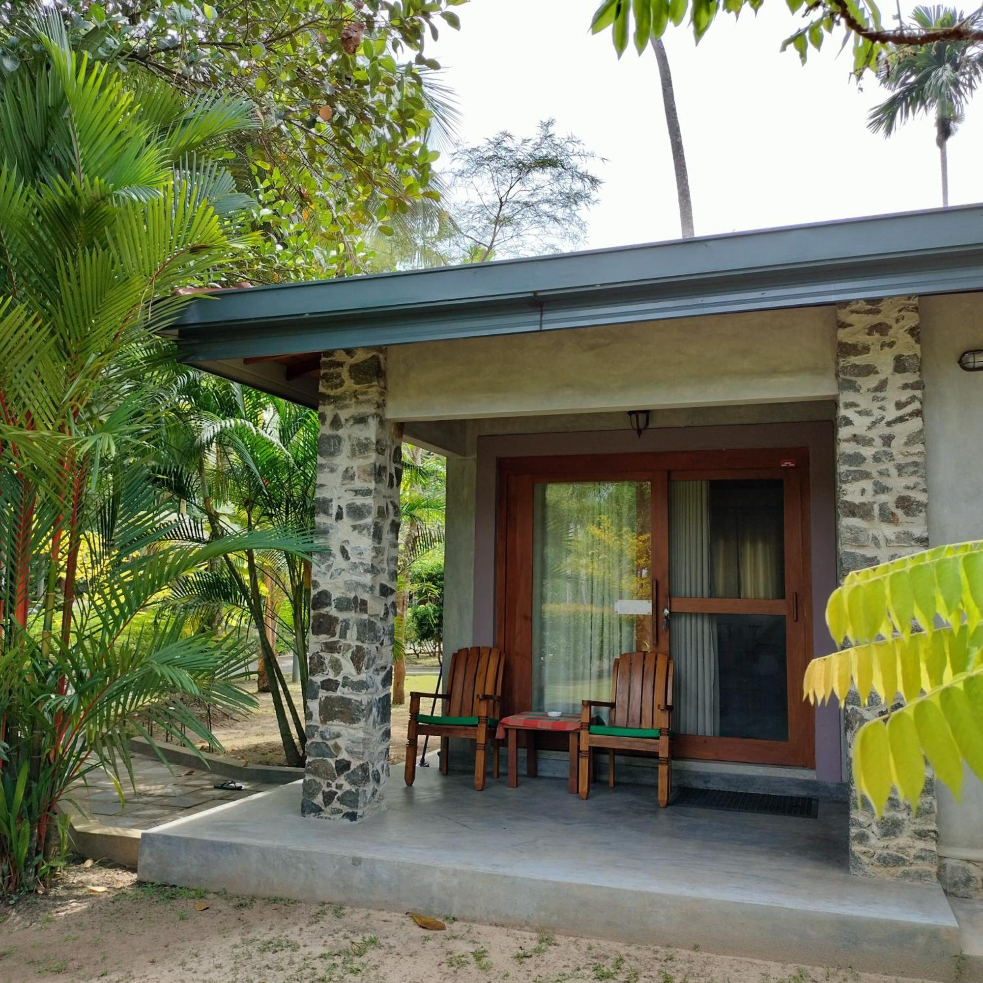 Avalon Village Resort Induruwa Buitenkant foto