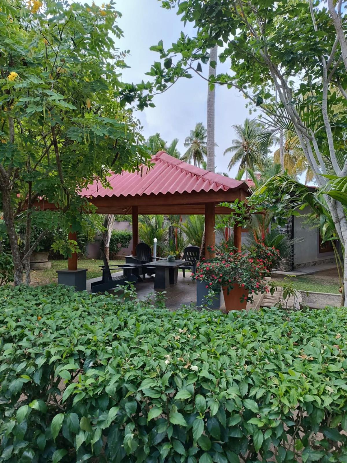 Avalon Village Resort Induruwa Buitenkant foto